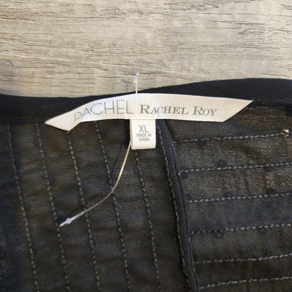 ɴᴡᴏᴛ ʀᴀᴄʜᴇʟ ʀᴀᴄʜᴇʟ ʀᴏʏ ᴇᴍʙᴇʟʟɪsʜᴇᴅ sᴇǫᴜɪɴ sʟᴇᴇᴠᴇʟᴇss ᴛᴏᴘ ɪɴ ʙʟᴀᴄᴋ - Picture 5 of 5